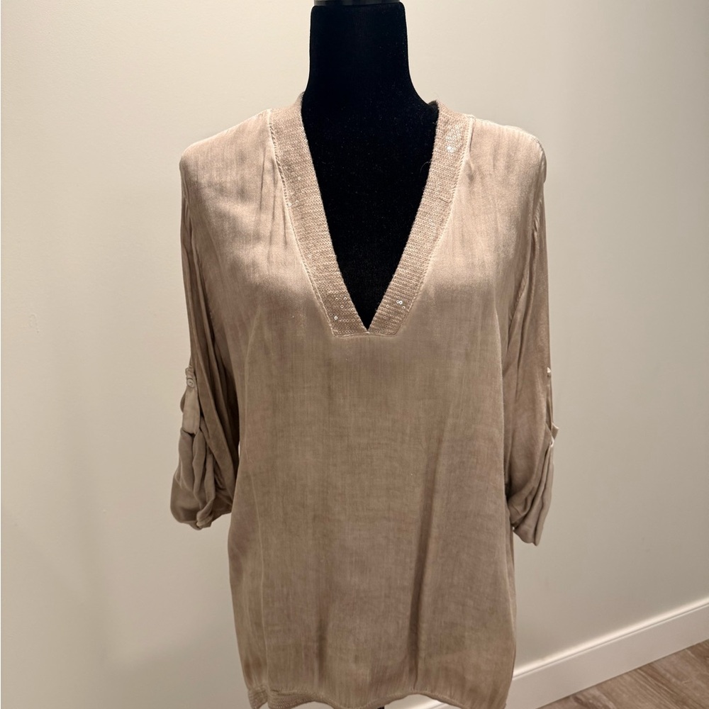 Women's V-Neck Roll-Sleeve Blouse in Taupe